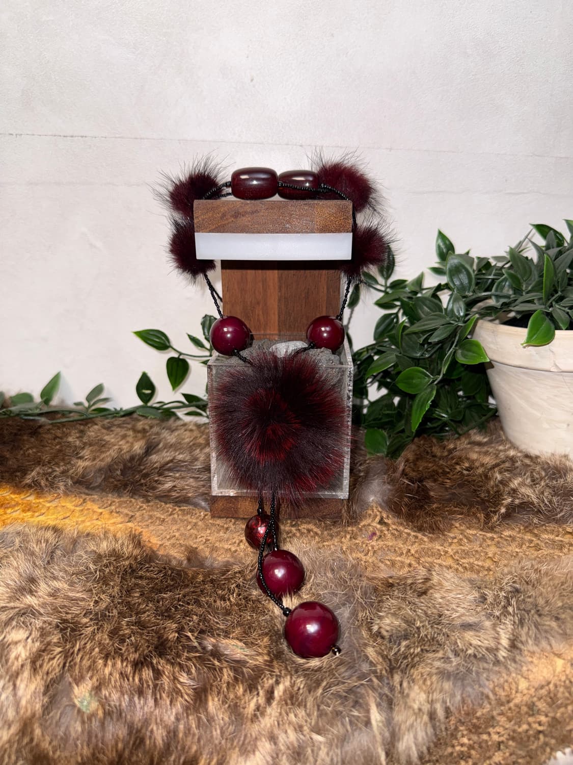 Burgundy fur ball beads necklace  상품이미지1