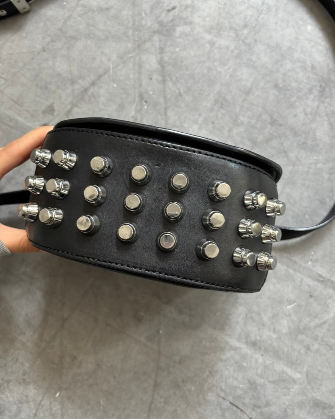 Alexander Wang 알렉산더왕 블랙 리아 스터드 크로스백 상품이미지3