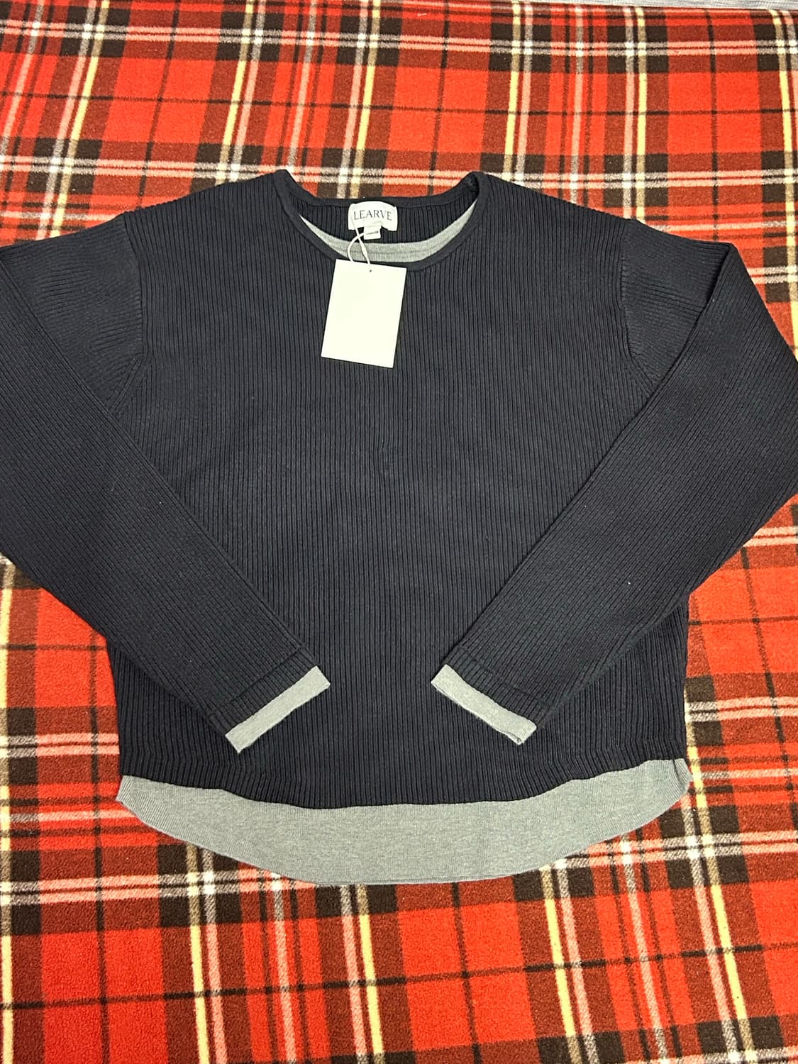 르아브 더블 레이어드 콘트라스트 텍스쳐 니트 네이비 상품이미지2