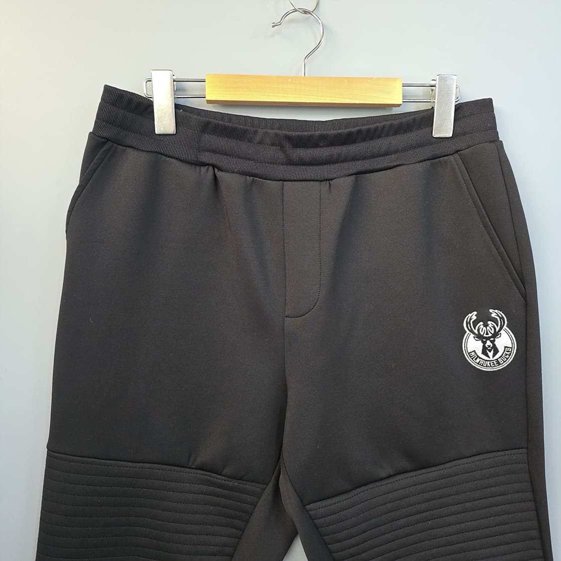 NBA 밀워키 벅스 로고 조거 팬츠 블랙 32 상품이미지2