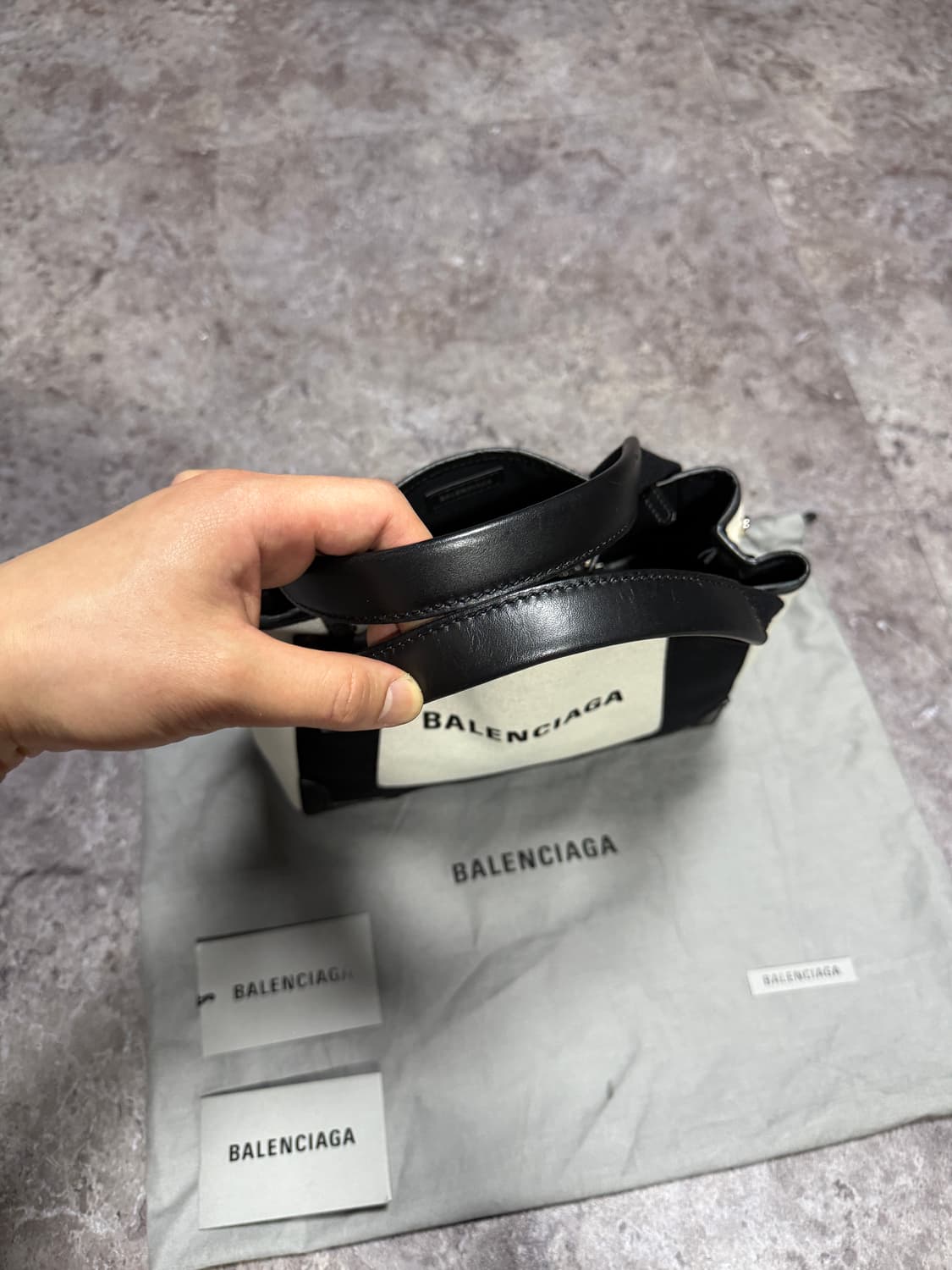 발렌시아가 카바스 xs 토트백  상품이미지6