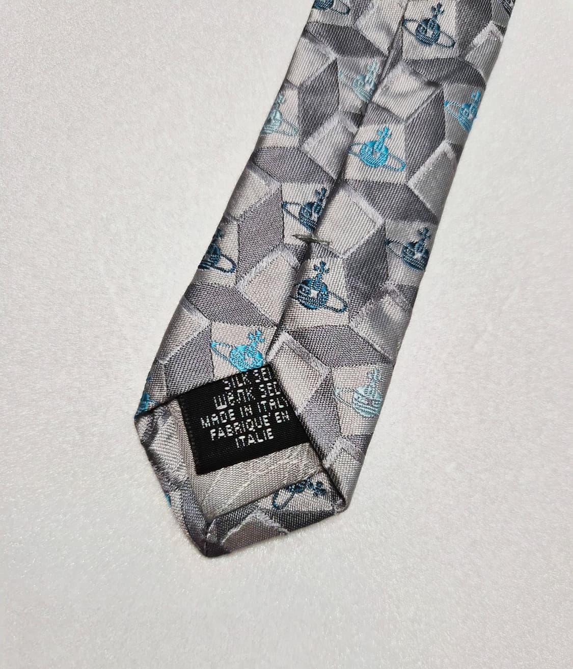 (새제품)비비안웨스트우드 실버 그레이 넥타이 상품이미지5