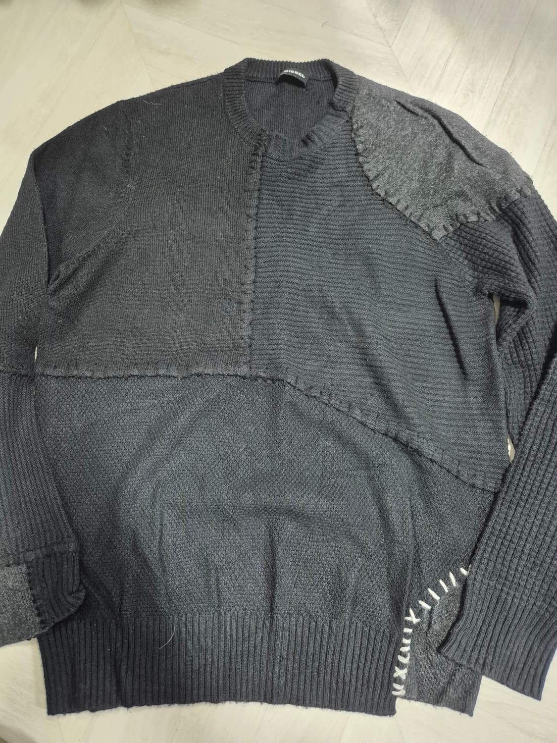 정품 디젤 패치워크 라운드 니트 상품이미지1