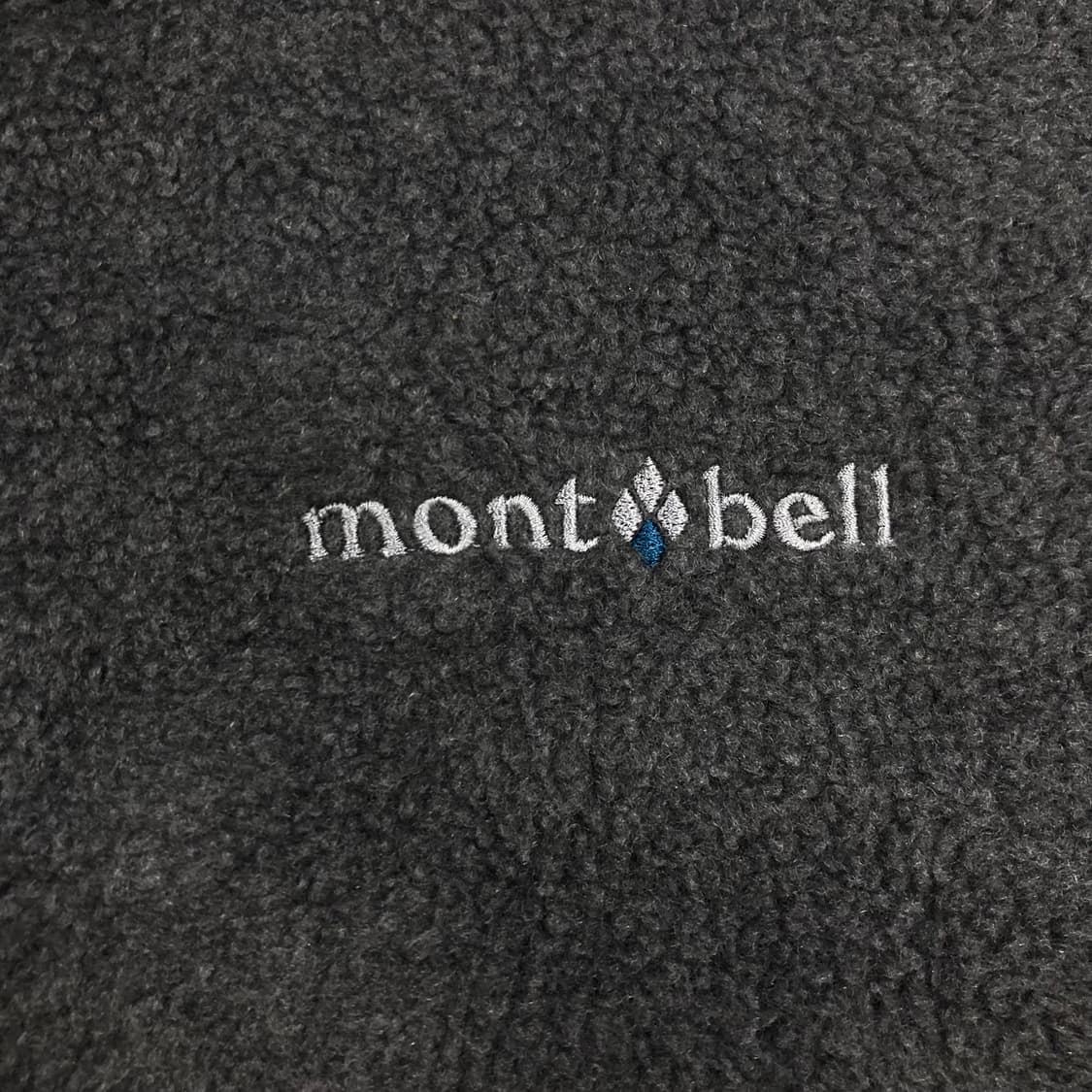 몽벨 차콜 컬러 스몰 로고 플리스 베스트 자켓 상품이미지2