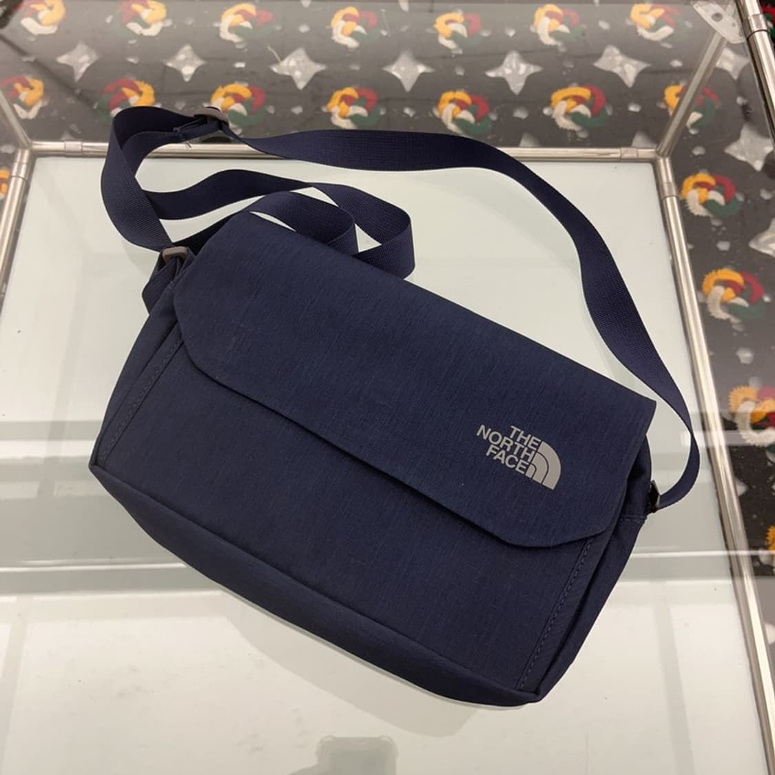 노스페이스 올드스쿨 스포티 네이비 크로스백 C07989 상품이미지3