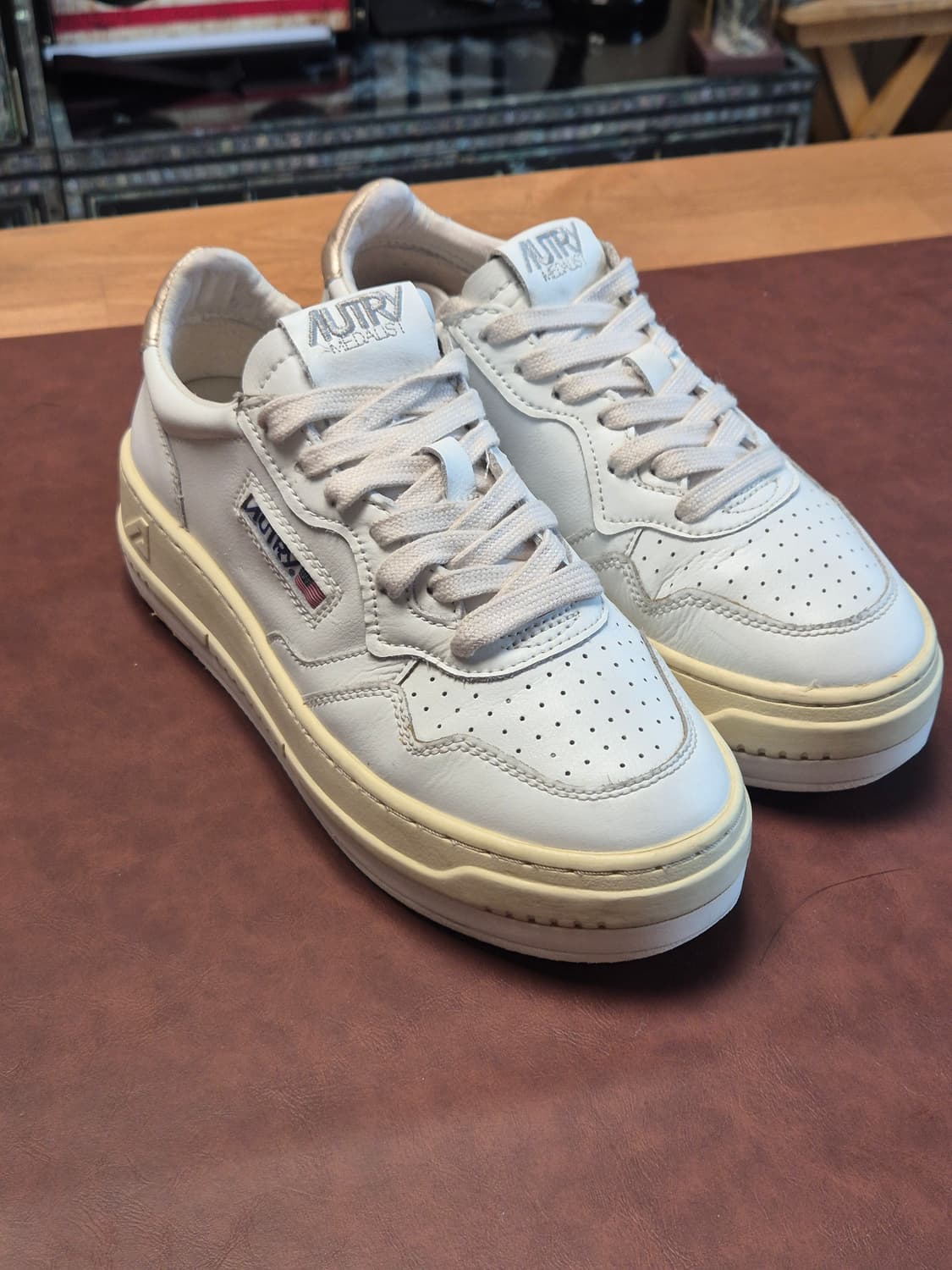 바닥보강했어요 235-240(37)  오트리 메달리스트 로우  상품이미지2