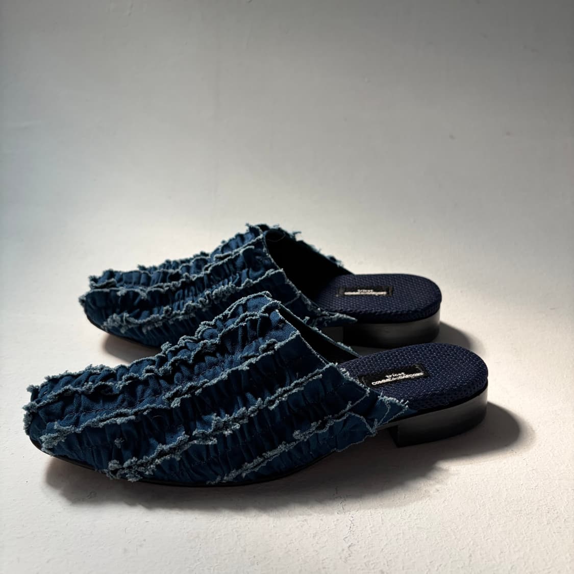Frayed Denim Ruffle Mules 상품이미지4