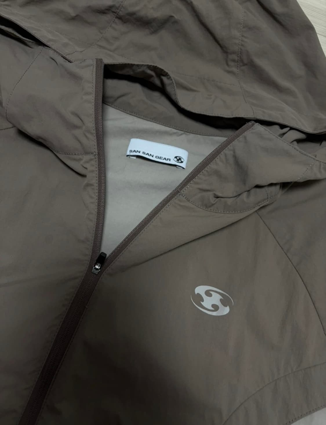 산산기어 FW 바람막이 브라운 1사이즈 급처 상품이미지4