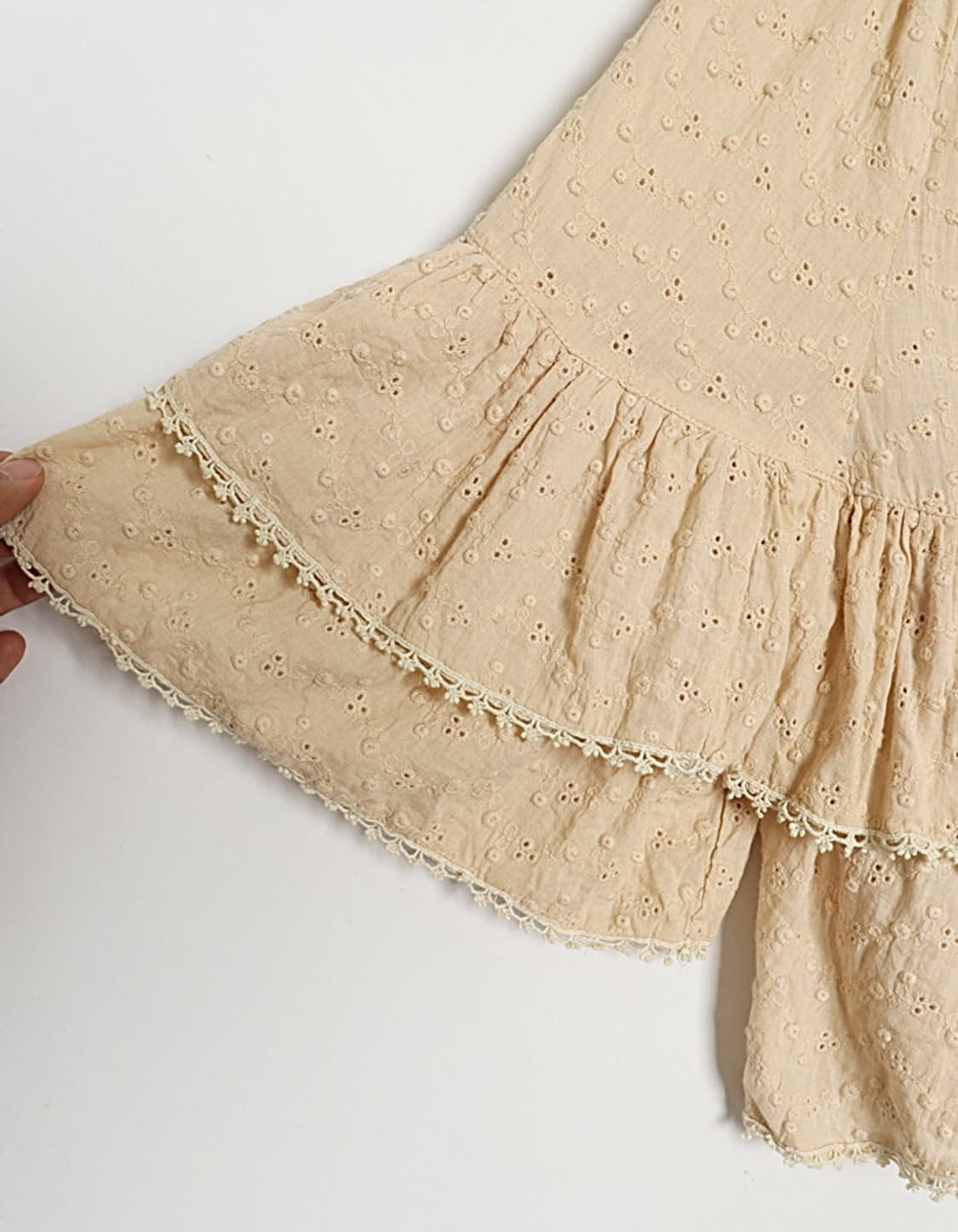 Crisp EyeletLace Tunic 상품이미지4