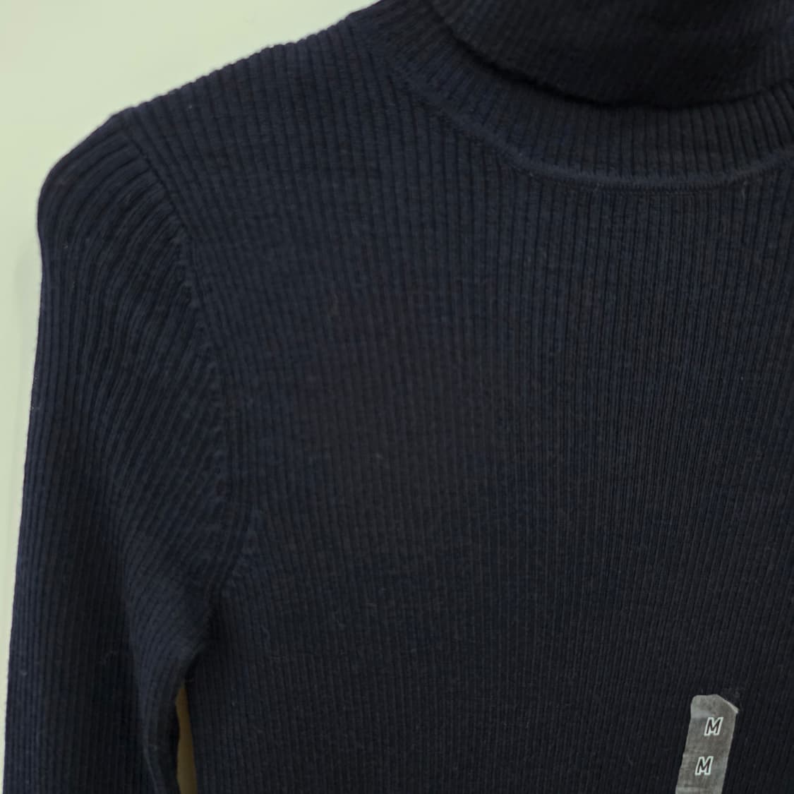 UNIQLO JAPAN 울100 진네이비 터틀넥 슬림핏 골지 니트 상품이미지4