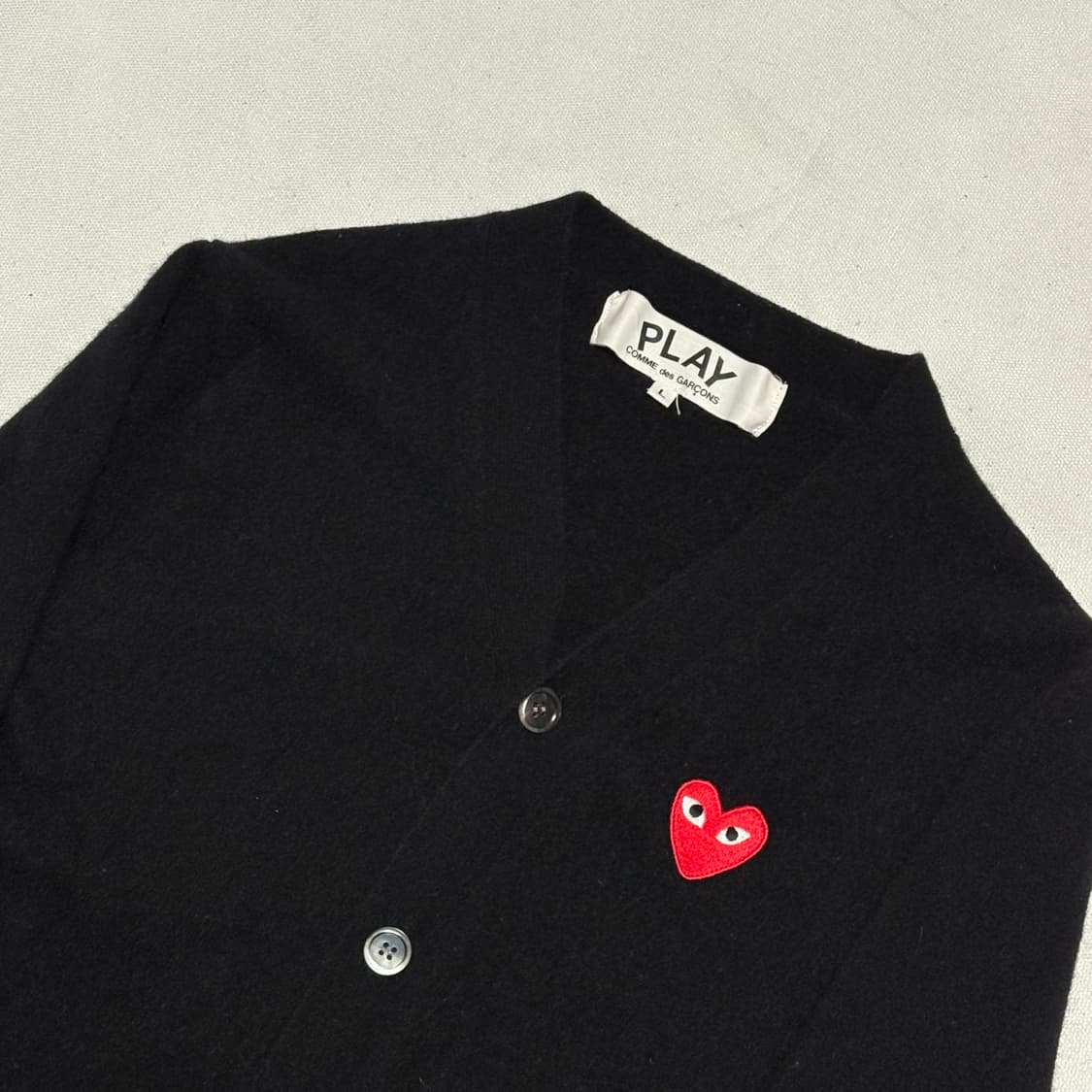 L 꼼데가르송 레드하트와펜 여성용 블랙 울 가디건 상품이미지1