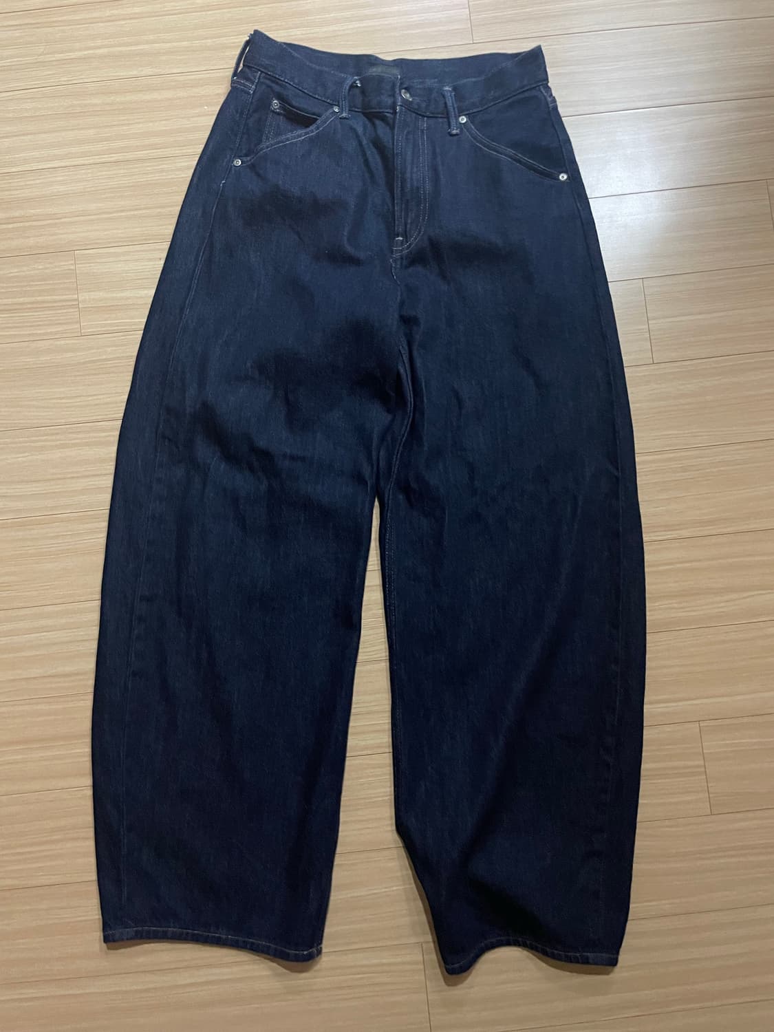 유니클로 배기 커브진 상품이미지1