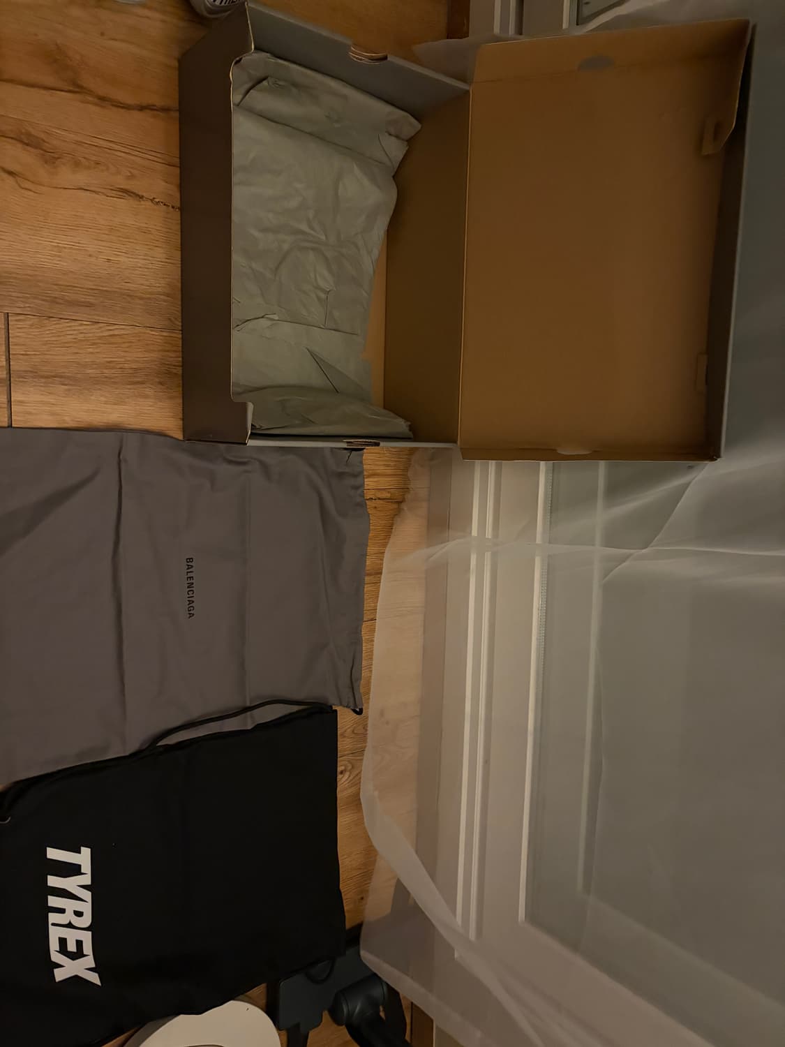 발렌시아가타이렉스41사이즈실버풀박스 상품이미지6