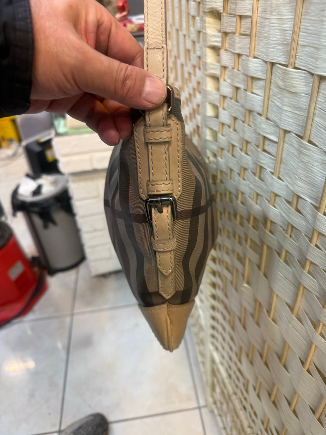 정품 버버리 스모크체크 크로스백 팝니다 상품이미지2