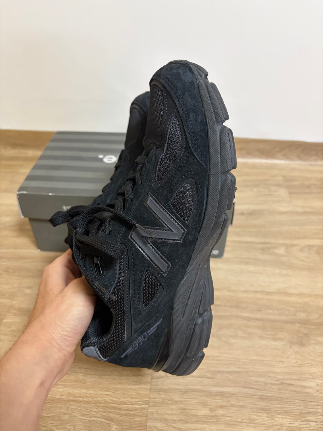 [270]뉴발란스 990v4 트리플 블랙 상품이미지3