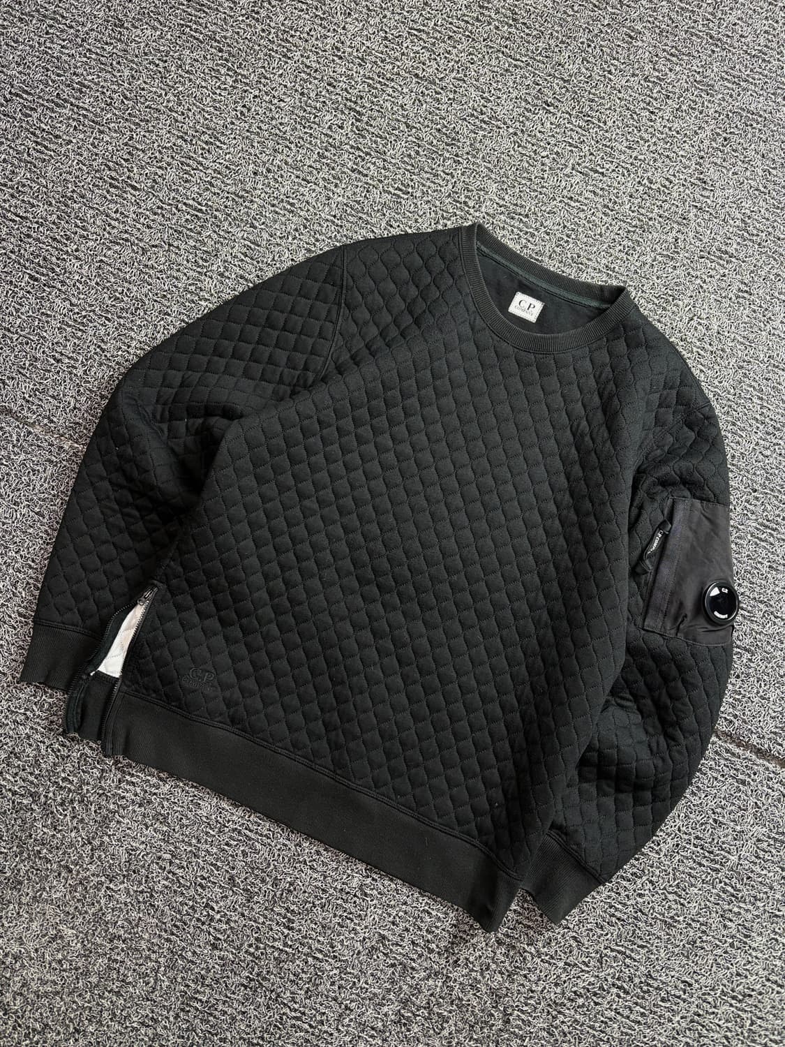 CP컴퍼니 퀼팅 렌즈패치포켓 크루넥 맨투맨 2345 상품이미지1