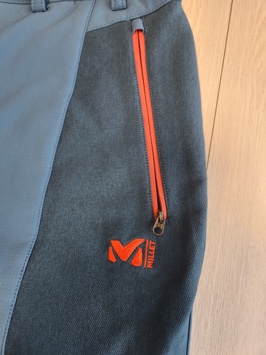 밀레 아웃도어 등산 바지 사이즈84 

약기모에요

지퍼 줄 빼버렸어요  상품이미지6