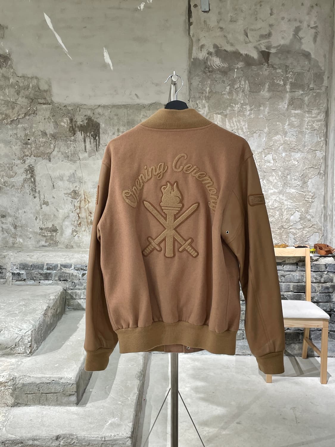 오프닝 세레모니 베이지 oc tonal 바시티 자켓 상품이미지1