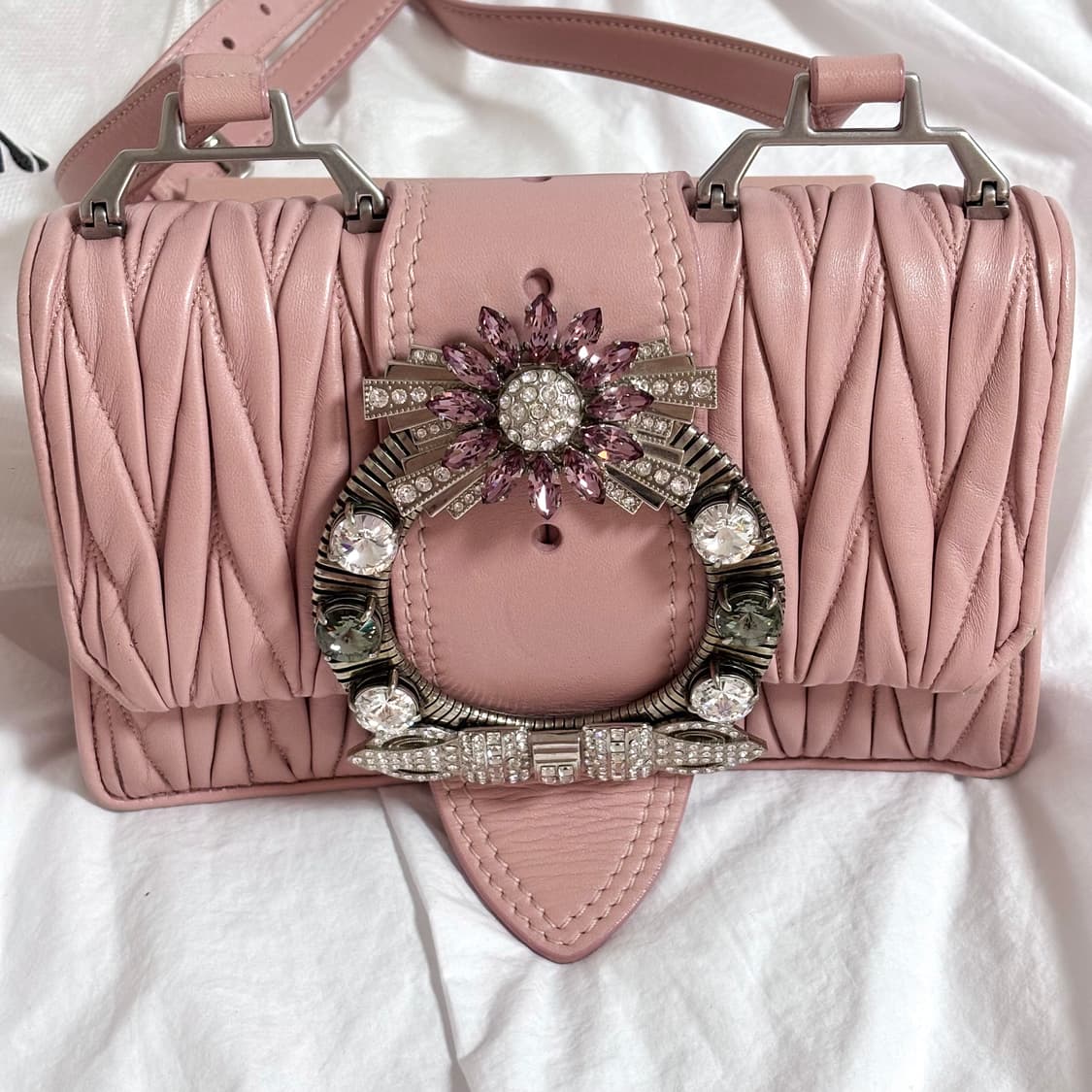 (정품)미우미우 마틀라쎄 크리스탈 버클백 핑크 가방 상품이미지3