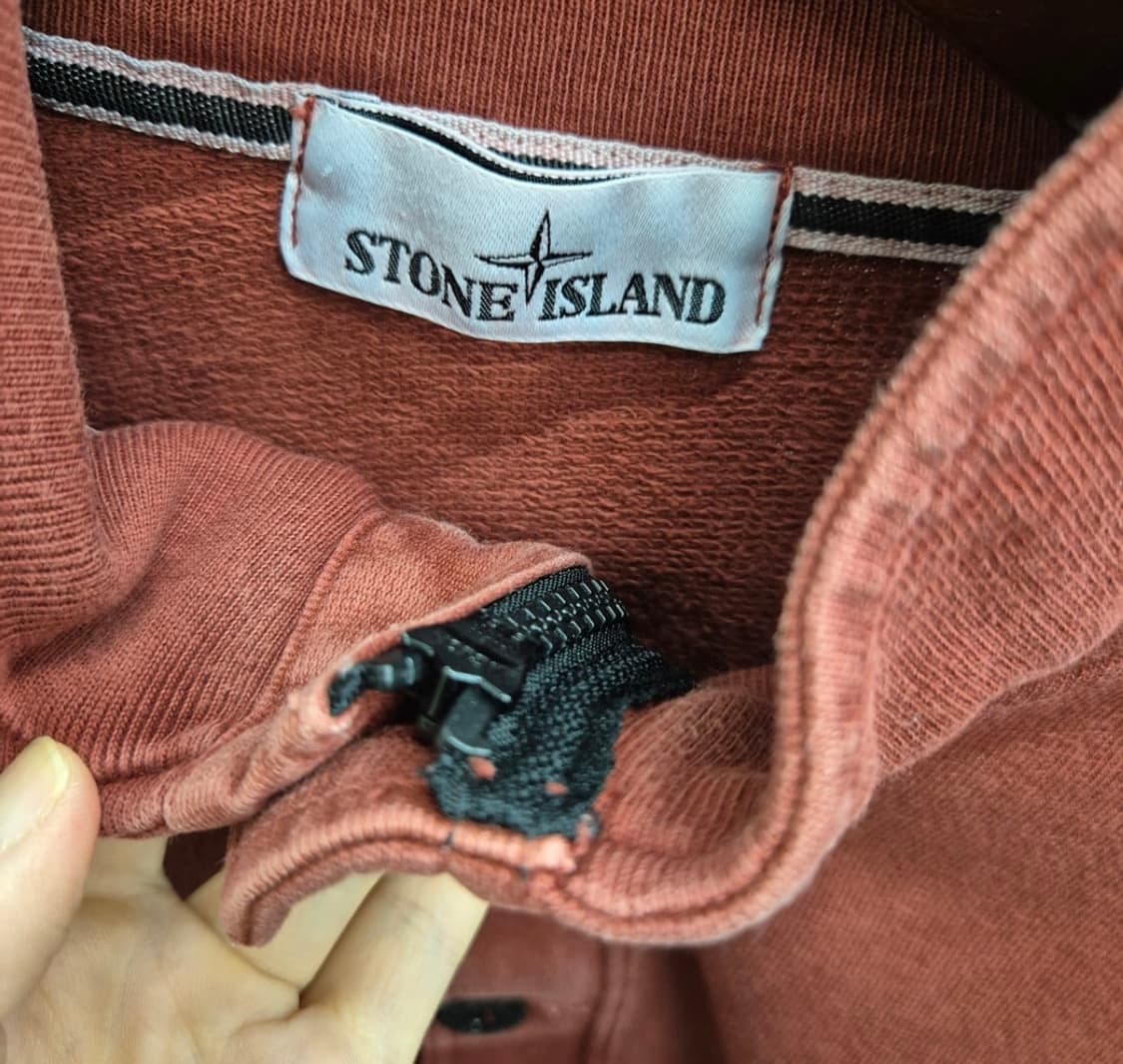 XL) 스톤아일랜드 하이넥 버튼다운 스웨트 셔츠 반집업 105 상품이미지4