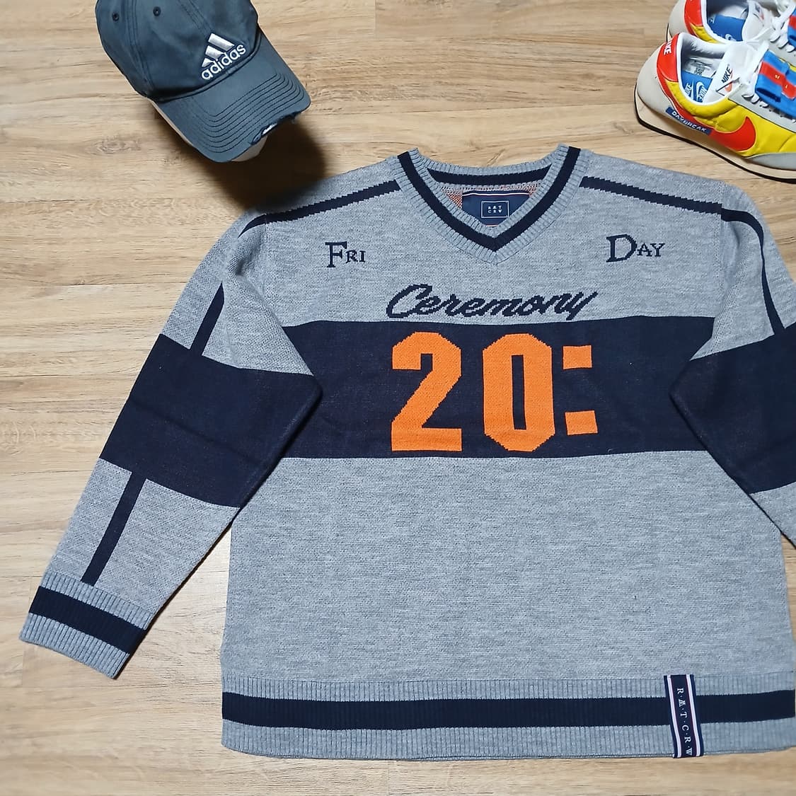 로맨틱크라운 브이넥 아크릴 니트 남녀공용 상품이미지5