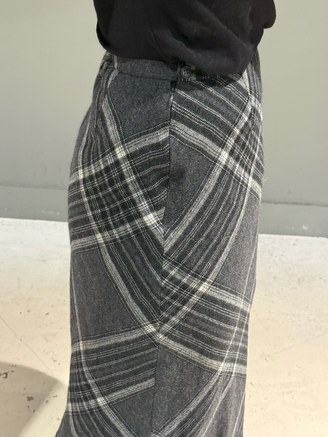 Diagonal check pattern wool long skirt 상품이미지3