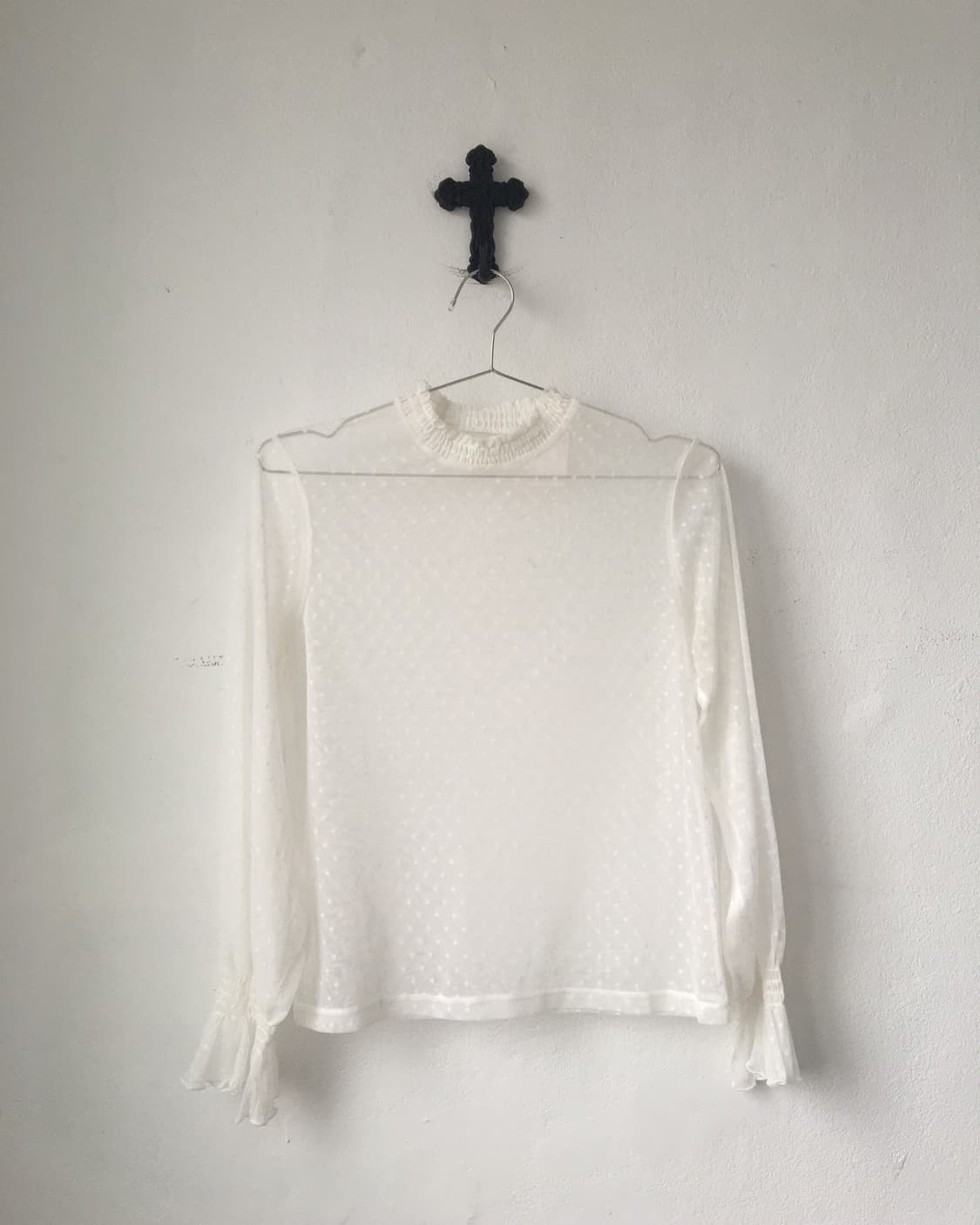 Dot pattern high neck see through sleeve 상품이미지1