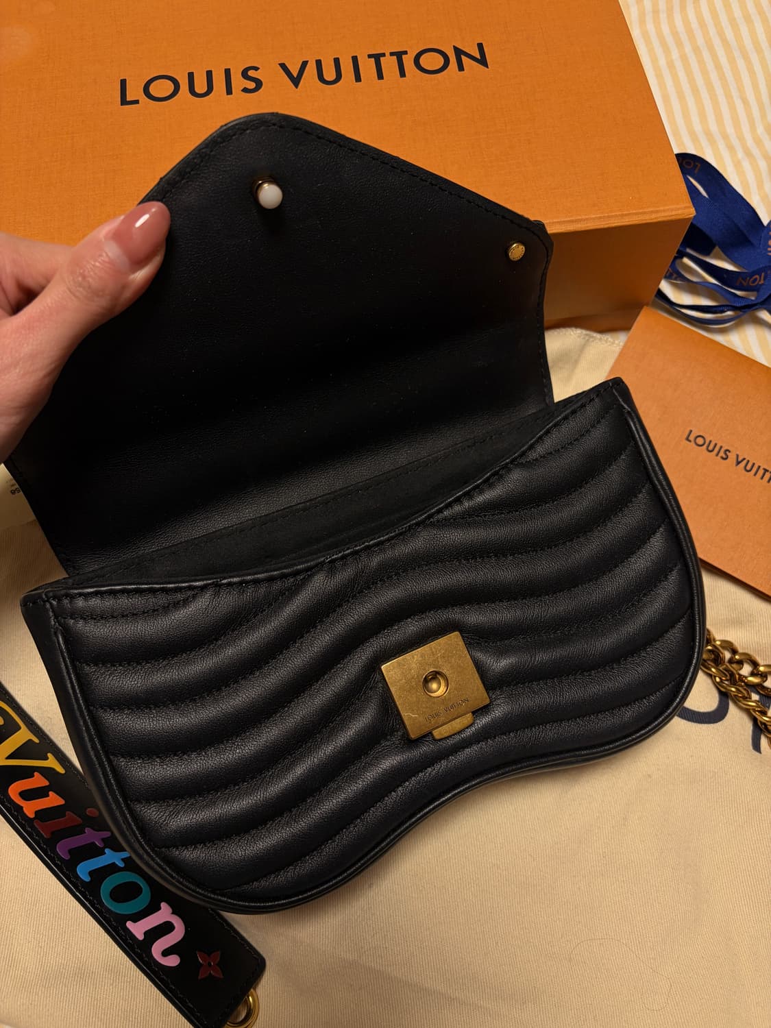루이비통 뉴웨이브 체인백PM블랙 상품이미지4