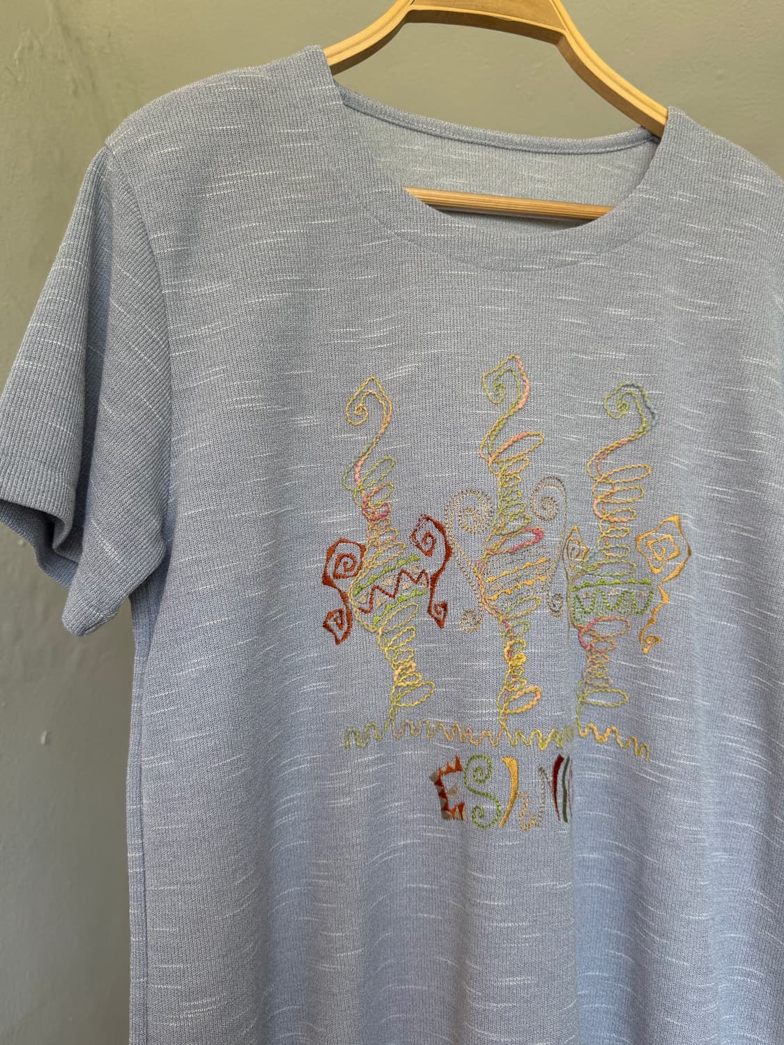 소라색 페어리 자수 반팔 티셔츠 상품이미지2