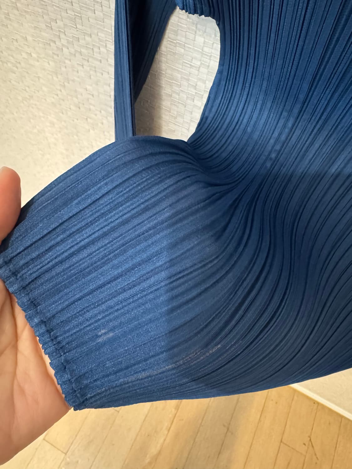 플리츠플리즈 반목 긴팔 탑 네이비 상품이미지3