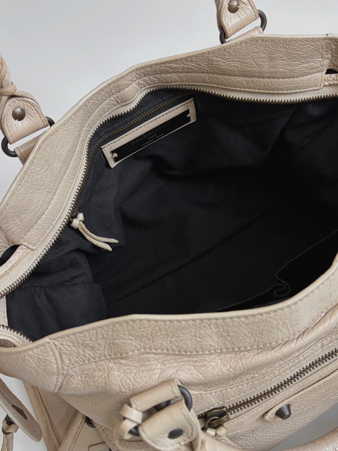 발렌시아가 클래식 시티백 미듐 판매합니다. 상품이미지6