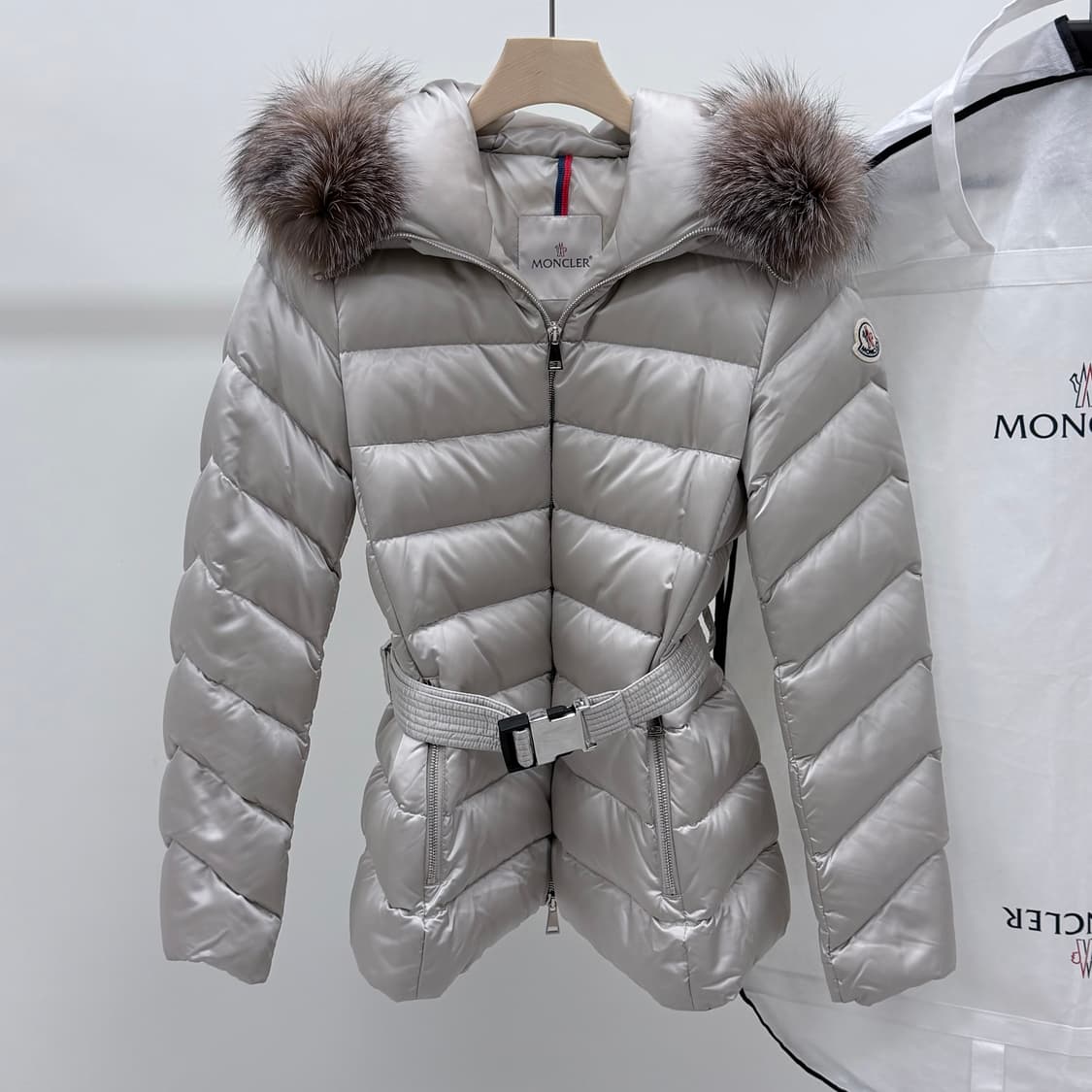 [S+급/0] 몽클레어 큐피돈 쇼트다운 패딩 베이지 상품이미지1