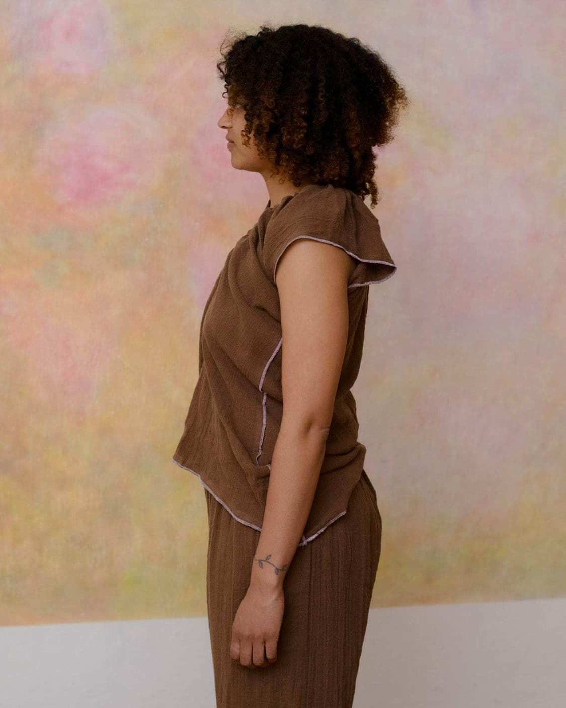 [XS,S,M]베이스레인지 Max 크링클 슬리브리스 탑/브라운 상품이미지3