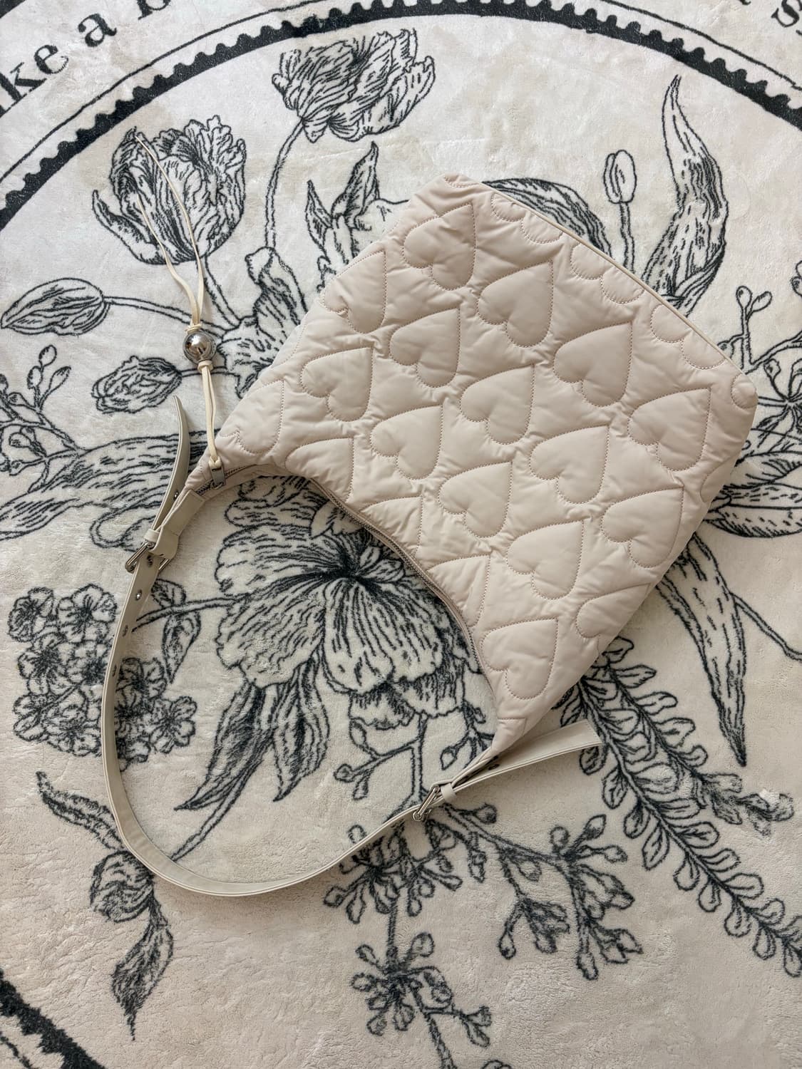 홀리 러브스 러브 퍼지백 (Fudge Bag) 아이보리 하트 상품이미지1