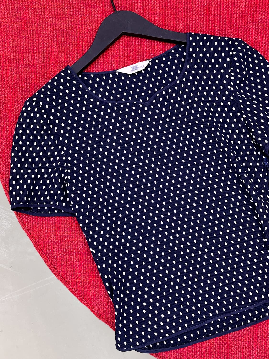 navy dot pleats top 상품이미지1