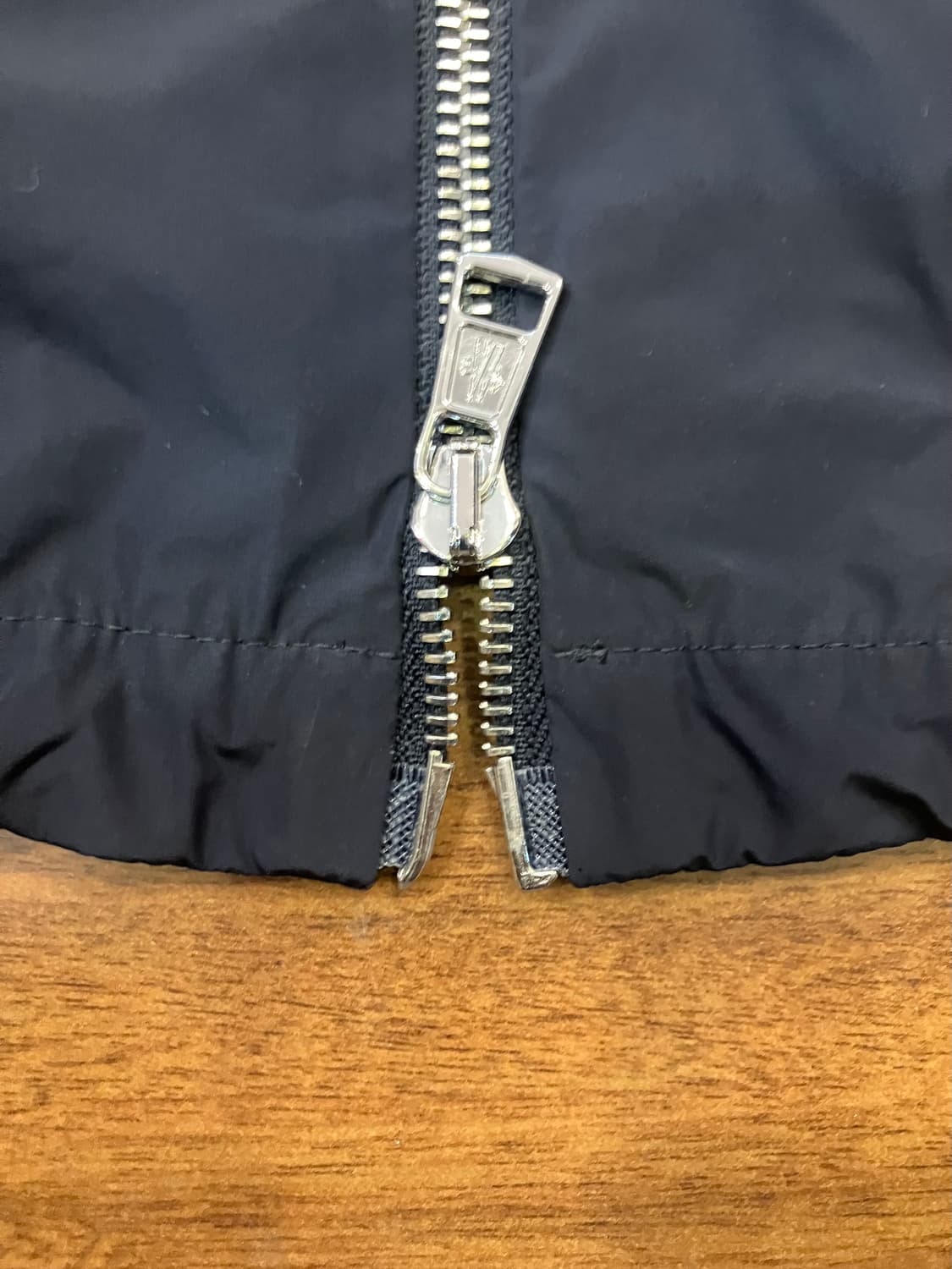 몽클레어  몽클레르 바람막이 점퍼 2사이즈 상품이미지3