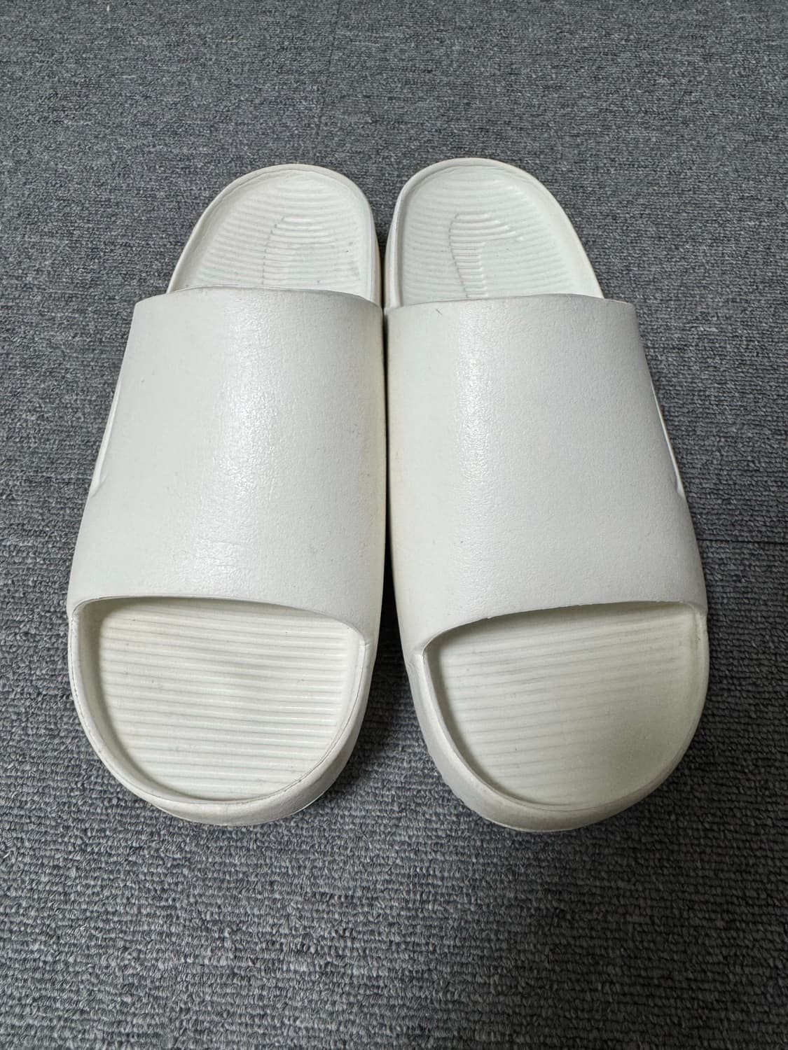 나이키 캄 슬라이드 세일 290사이즈 판매합니다! 상품이미지1