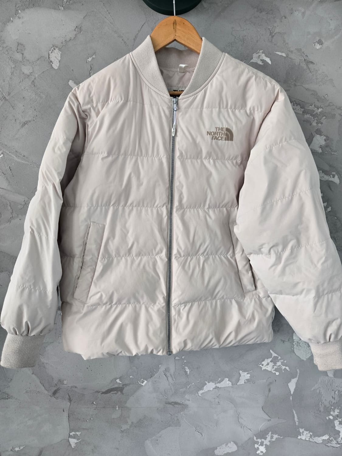 노스페이스 경량 패딩 아이보리 색상, 사이즈는 90(S) 상품이미지1