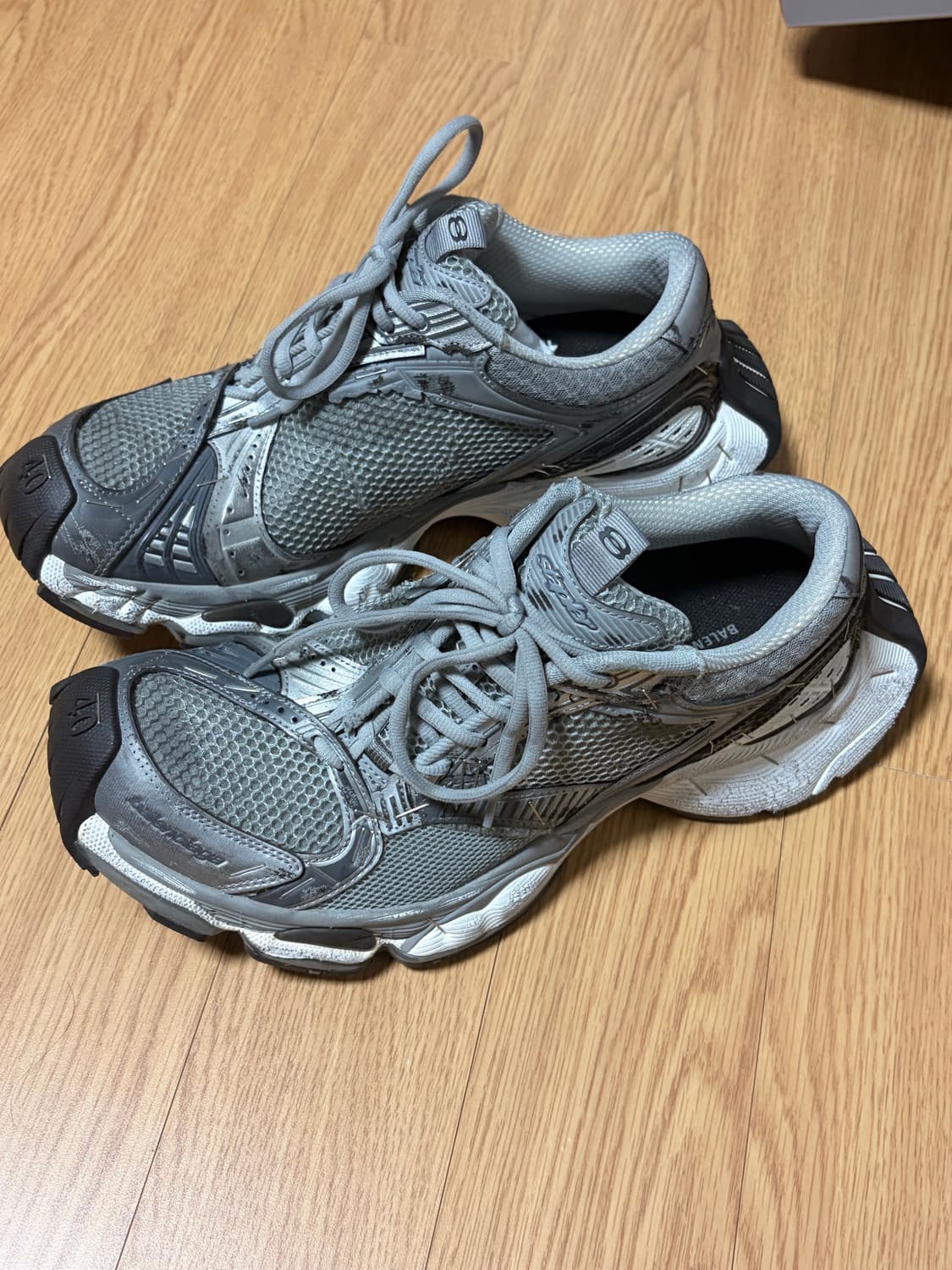 발렌시아사 스테플러 팝니다.(40사이즈) 상품이미지1