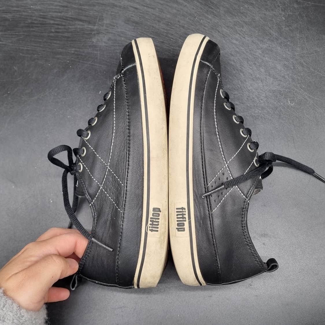 핏플랍 블랙 가죽 스니커즈 225 상품이미지5