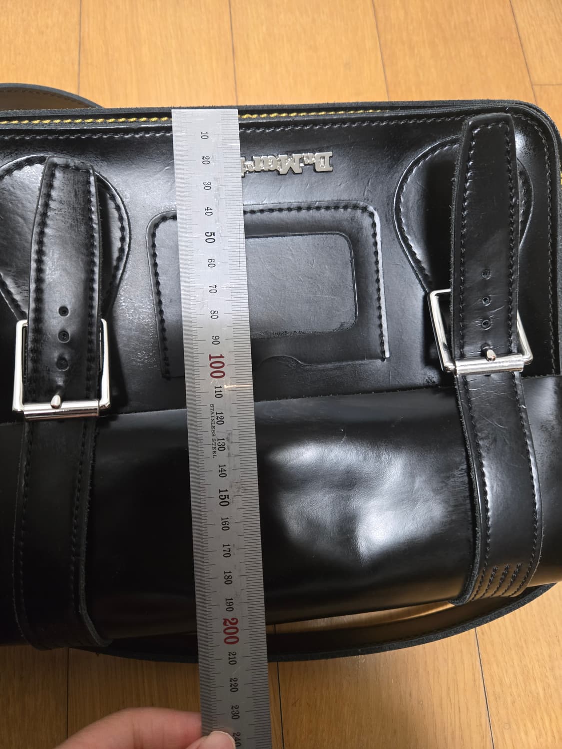 닥터마틴 11인치 사첼백 블랙 상품이미지4