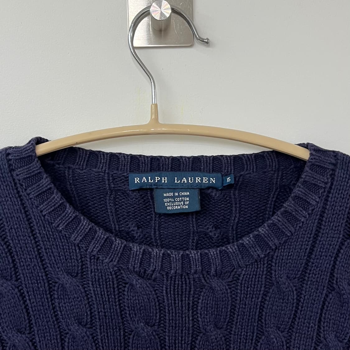 폴로 랄프로렌 딱붙핏 화이트 포니 네이비 꽈배기 니트 상품이미지5