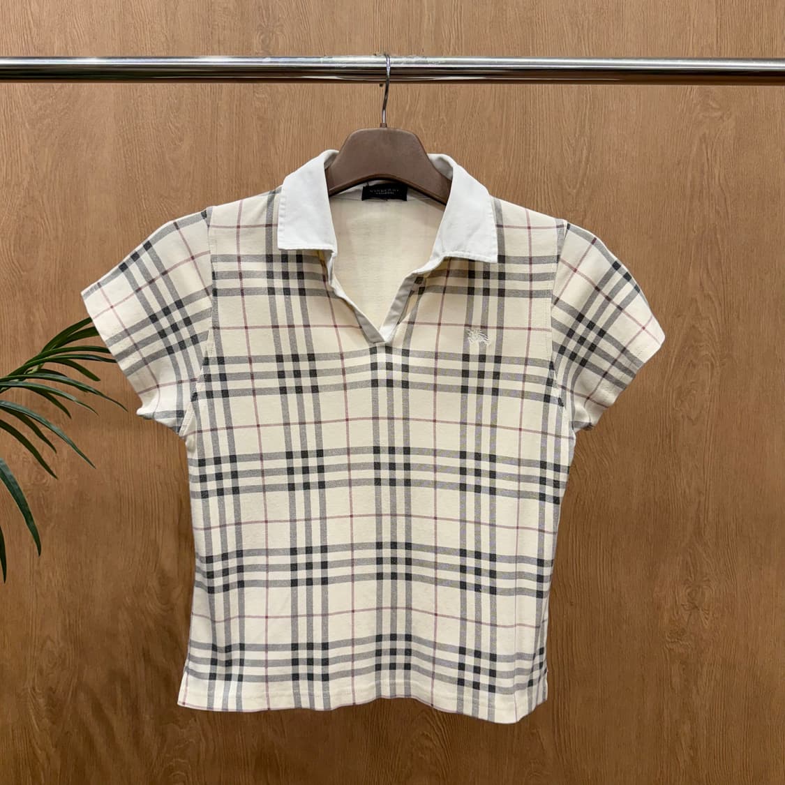버버리 런던 노바체크 패턴 반팔 카라 티셔츠 기사 자수 베이지 상품이미지1