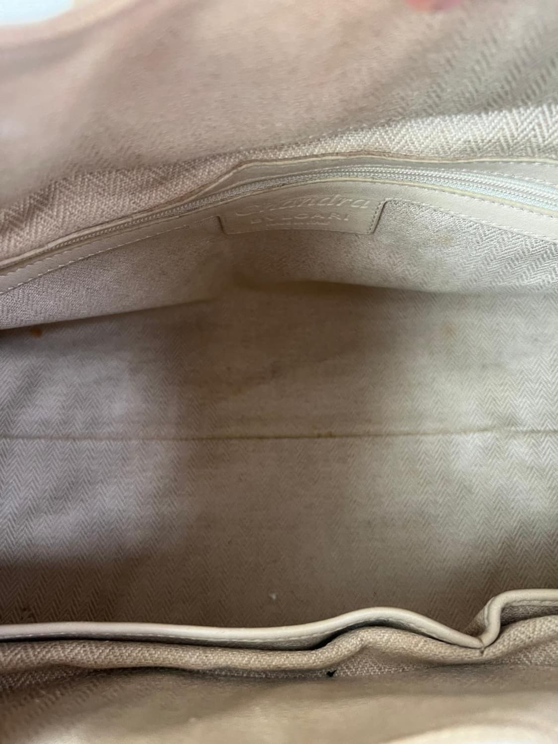 불가리 찬드라 가죽 숄더백 상품이미지5