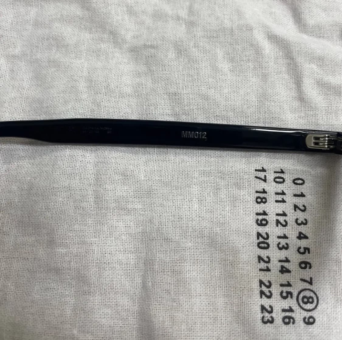 젠틀몬스터 x 메종마르지엘라 MM012 클리어 블랙 상품이미지4