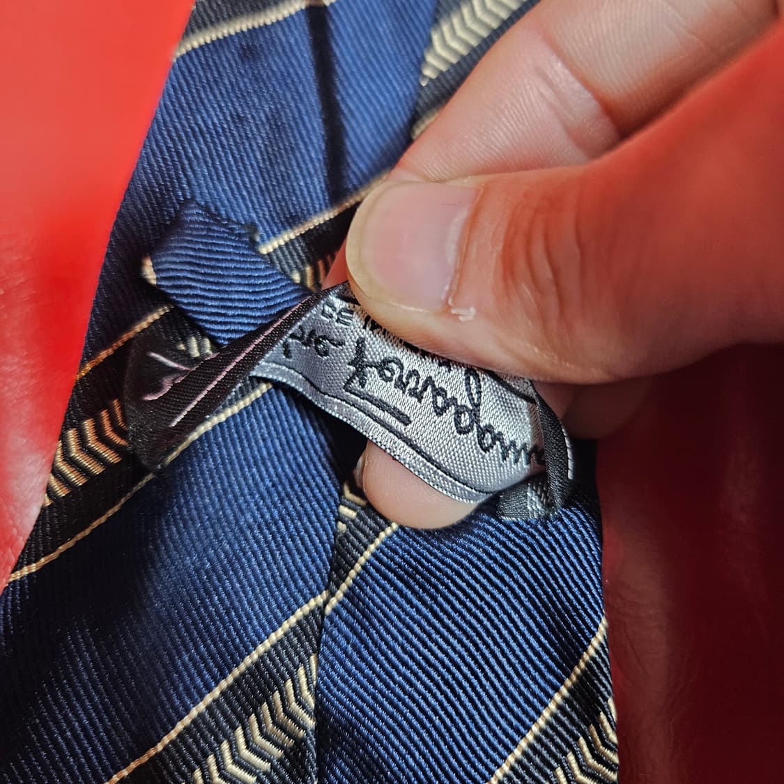 살바토레 페라기모 네이비 스트라이프 넥타이 상품이미지5