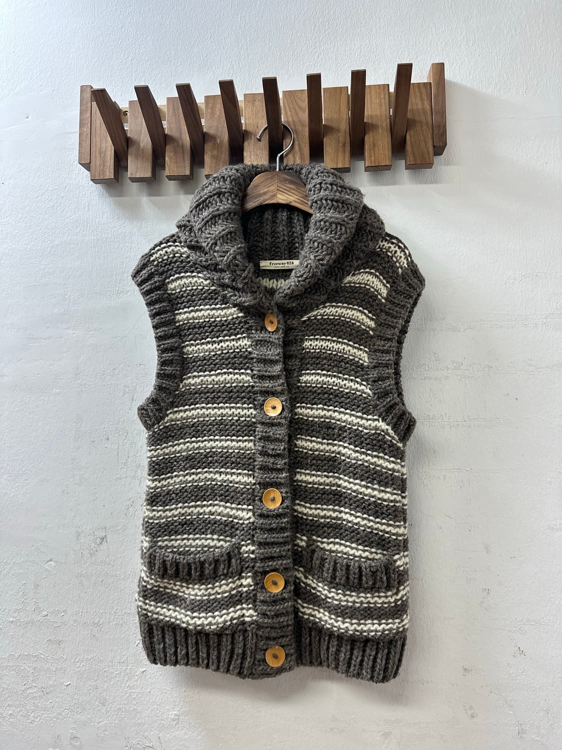 헤비울 우드단추 스트라이프 숄카라 니트 베스트 상품이미지2