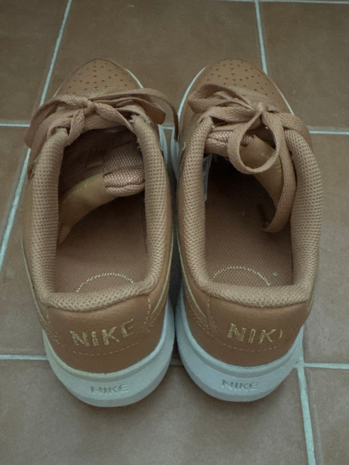 나이키 코트비전 알타 상품이미지2