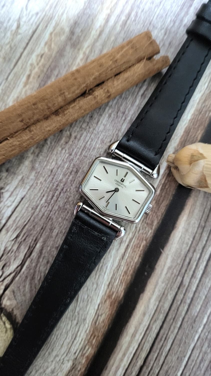 [특가상품]정품 빈티지 유니버셜 제네브 헥사곤케이스 힌지드러그 수동시계 상품이미지6