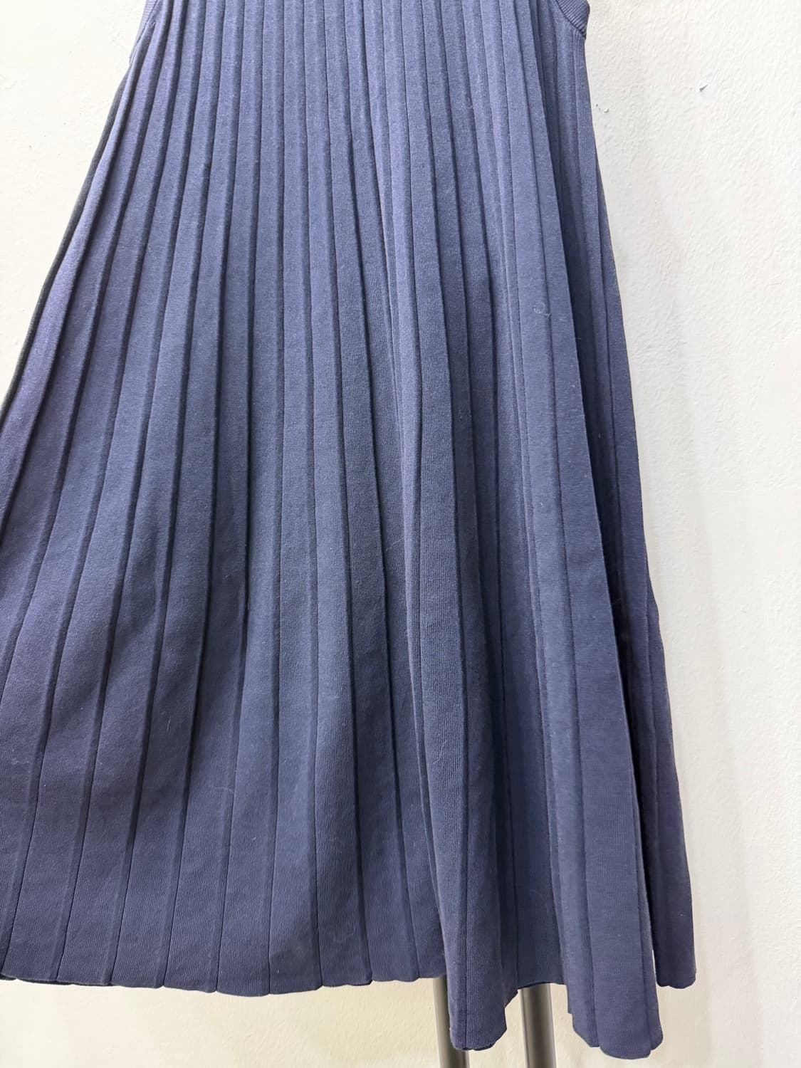 정품) COS 코스 넥라인 립 주름 니트 원피스 S 상품이미지3